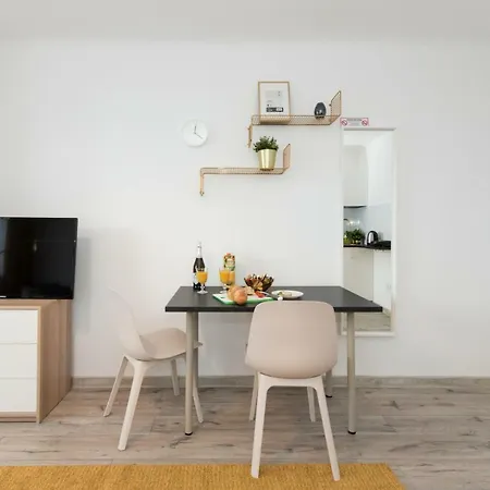 Superapart Belwederska A Ministudio, Balcony, Kitchen, Pet-friendly, Tv & Wifi 아파트 *