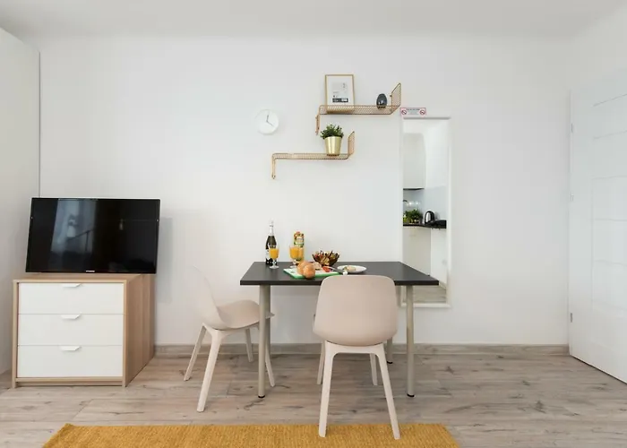 Superapart Belwederska A Ministudio, Balcony, Kitchen, Pet-friendly, Tv & Wifi شقة *